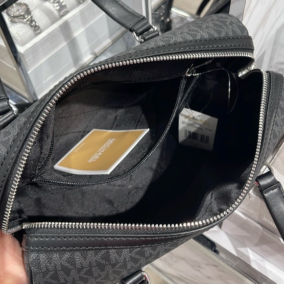 MICHAEL KORS JST TRAVEL MEDIUM DUFFLE SATCHEL SHOULDER CROSSBODY BAG MK BLACK - Picture 5 of 16